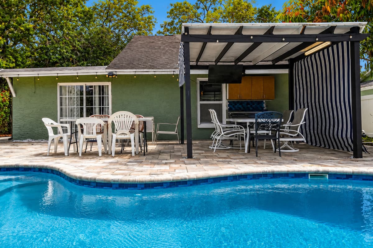 Poolside dining, shaded seating, and Florida sunshine create the ultimate vacation atmosphere.