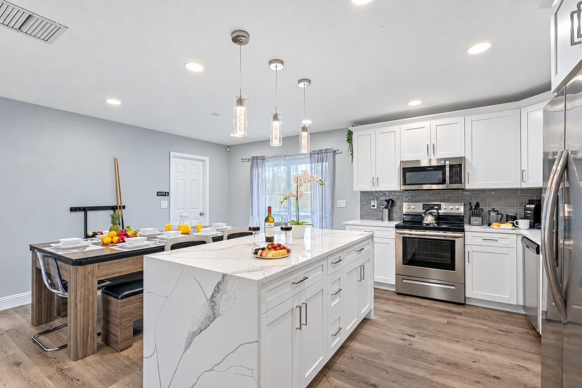 This incredible fully-equipped kitchen has everything that you need and a lot of drawers for storage so you'll never feel cluttered! Inquire now!