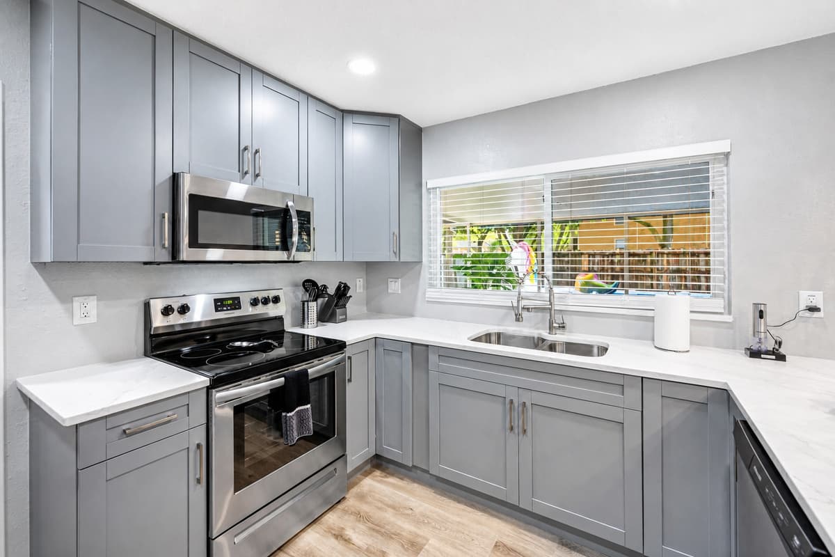 Cook great meals for the family in our fully equipped kitchen to share with family. Let everyone join your food prep and make wonderful meals together! Book our property now!