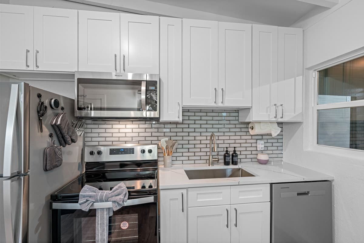 this kitchen is outfitted with all the essentials and more, ensuring a seamless and enjoyable cooking experience.