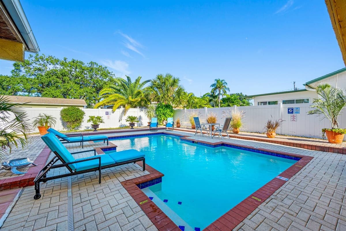 Incredible heated salt pool with beautiful plans and fully fenced back yard. Bring all your family and friends and enjoy a relaxing time while creating many beautiful memories. 