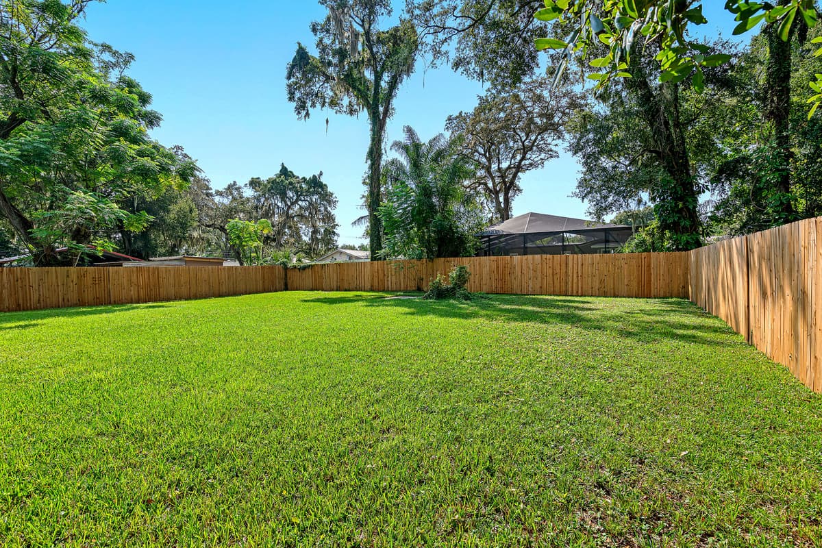 The spacious fully fenced backyard where your family and friends can hang out! Let your kids play and run without you worrying about their safety! Send us an inquiry now!