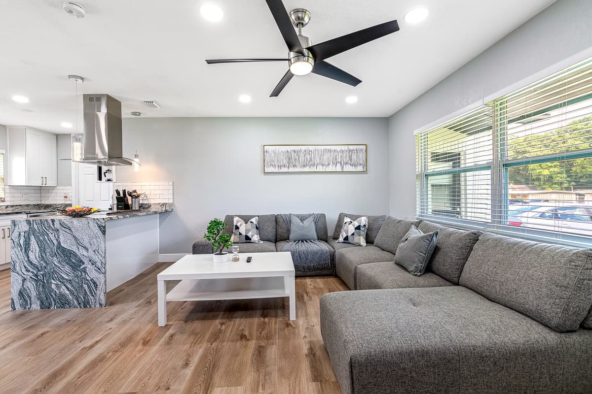 Our beautiful L-shaped couch is big enough to make everyone feel comfortable and relaxed. Make unforgettable memories with family and friends here! Don't hesitate to send us a message! Book now!