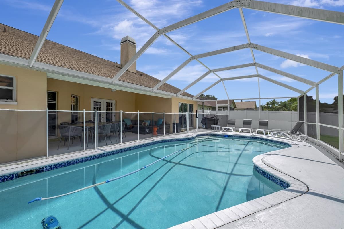 Dive into the pool, soak up the sun, or simply revel in the beauty of the surroundings. This space is designed to provide you with a haven of tranquility and enjoyment.
