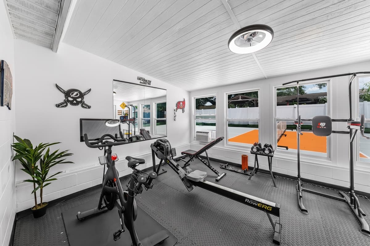 No need to pause your progress while on vacation. Enjoy a fully equipped private gym designed to keep your routine effortlessly on track.
