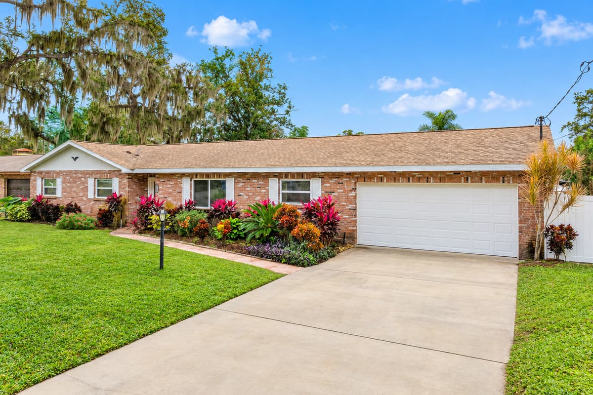 Spacious Driveway