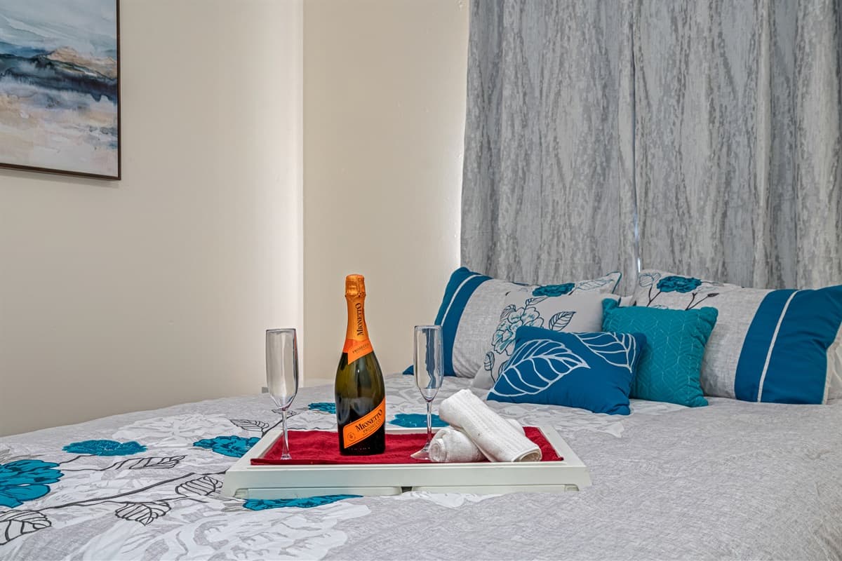The centerpiece of the room is the luxurious queen size bed, adorned with soft, crisp linens and fluffy pillows, inviting you to sink into its comforting embrace.