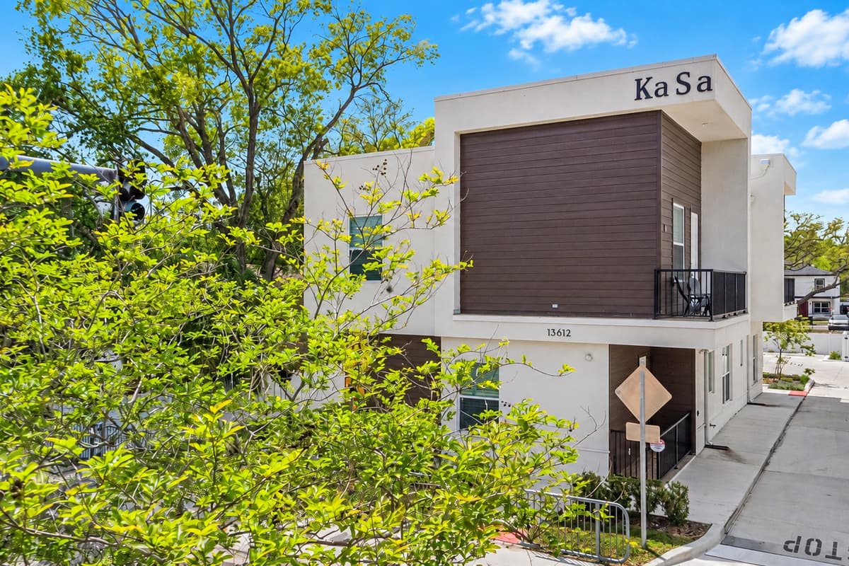 Your dates won't wait forever. A brand-new 3-bed, 3-bath home with a private balcony, in-unit laundry, and free parking in North Tampa. Check your dates now: once they're booked, they're gone.