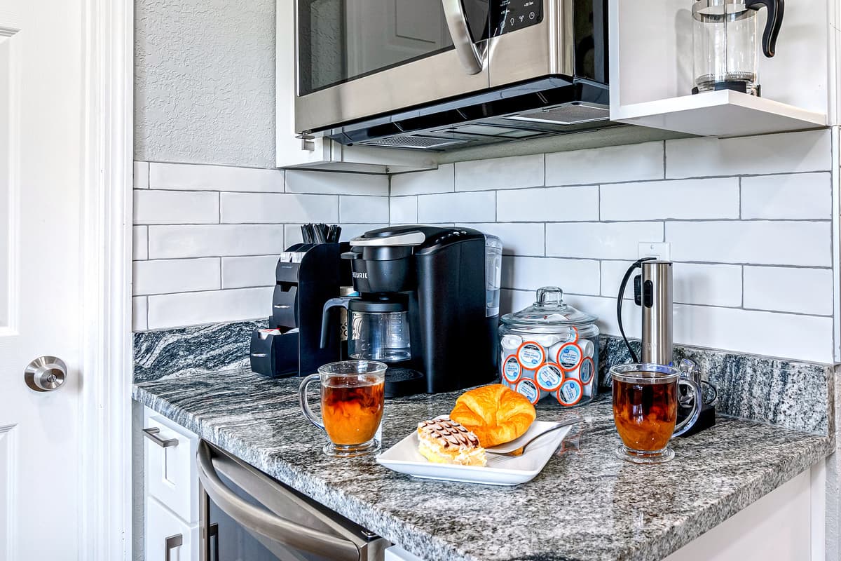 Have coffee/ tea all day any day during your stay! We have a coffee counter ready for you once you arrive! To all the coffee lovers out there, book this property now!