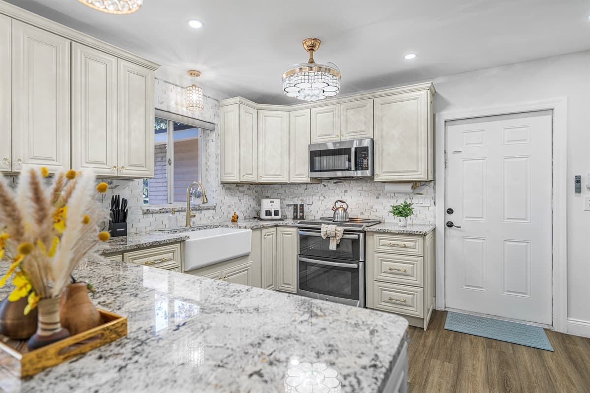 Cook with ease in this spacious, fully equipped kitchen featuring stainless steel appliances, generous prep space, and stylish finishes throughout.