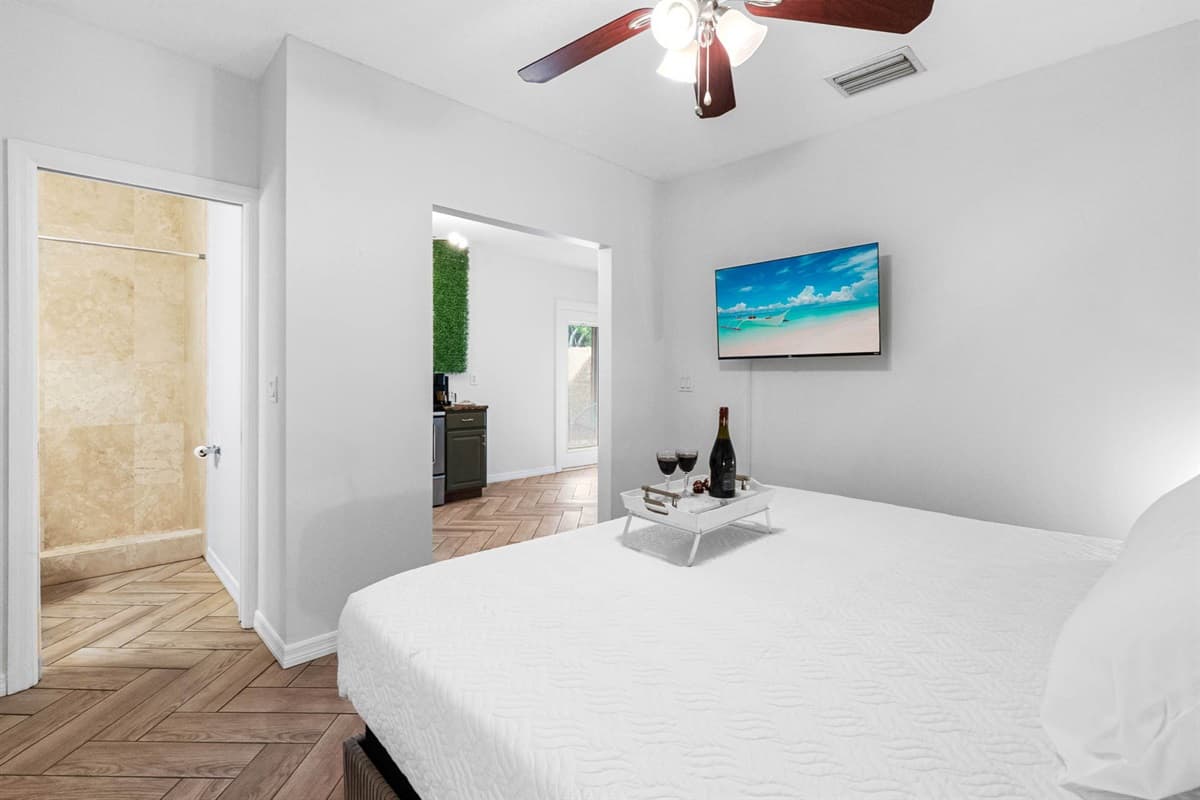 Let soft, filtered light greet you each morning in this bright and modern bedroom.