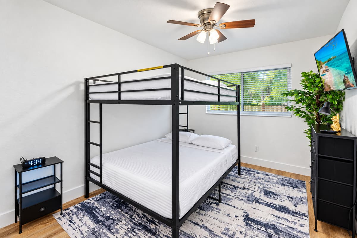 A dream setup for younger guests or travel buddies, this room features a sturdy metal bunk bed, warm textures, and a playful yet calming atmosphere.