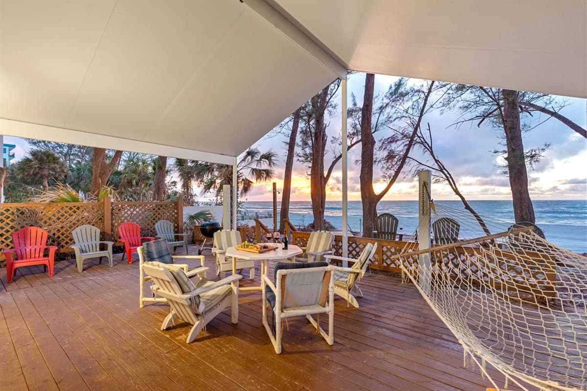 This outdoor space offers the ideal setting for every moment.