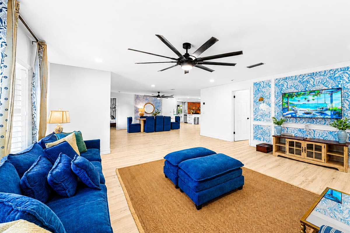 Central location: beaches one way, downtown the other, and everything within a short drive.