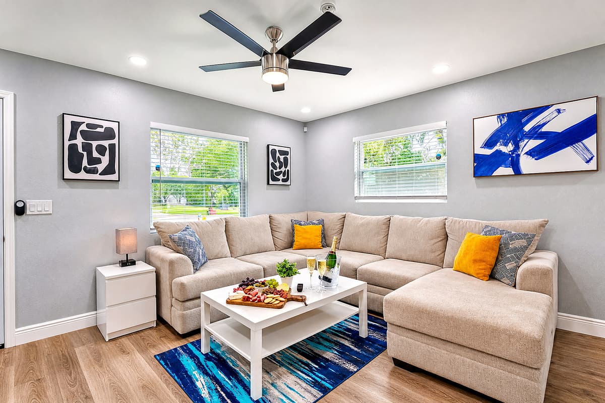 Elegant interior design and cozy feels in our living area. Imagine a trip with loved ones with this ambiance and location. You'd surely have a lot of fun! Don't hesitate and book it now!