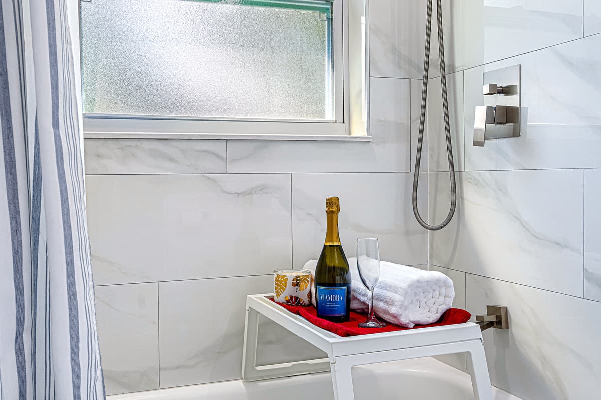 Who wouldn't love a long warm bath after a long day of travel? Baths are proven to reduce stress and keep you calm. If you like what you see, send us an inquiry!