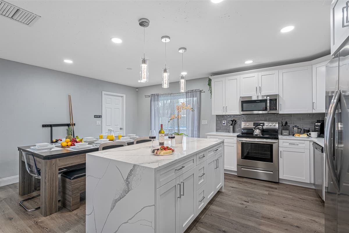 This incredible fully-equipped kitchen has everything that you need and a lot of drawers for storage so you'll never feel cluttered! Inquire now!