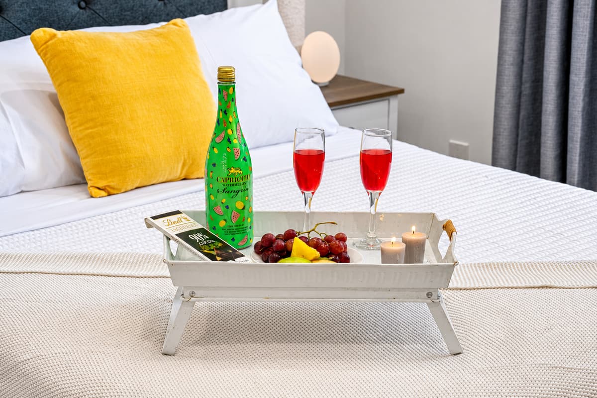 With a mounted TV, fast Wi-Fi, and a cozy bed, this room is tech-ready and relaxation-approved.