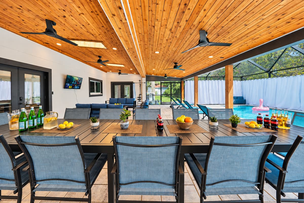 Sit the whole party down at one table — the thing most Tampa rentals quietly can't do.