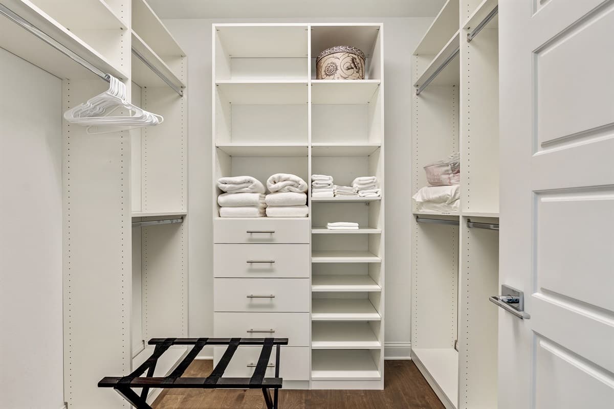 Additional storage cabinets are available to accommodate extra towels and essentials, ensuring that everything you need is within easy reach.