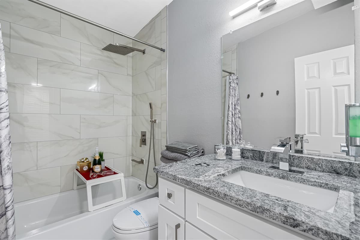 Welcome to the luxurious and stylish bathroom, where every detail has been carefully chosen to create a sense of opulence and relaxation.