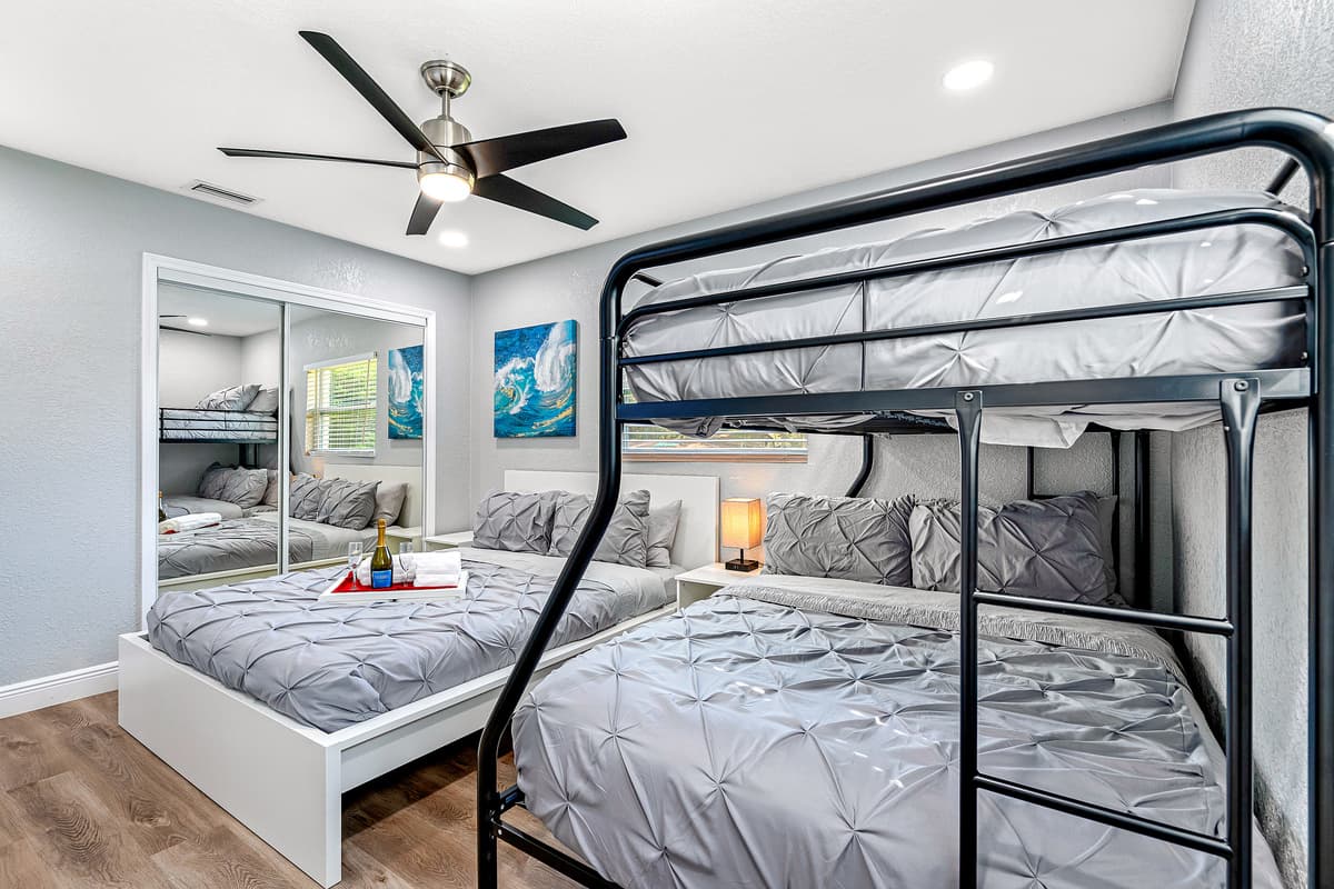 Our wonderful bedroom with a comfortable huge bed, a bunk bed and its own smart TV. Feel at home in your home away from home. If you think you'd enjoy your trip to this property, send us a message now!