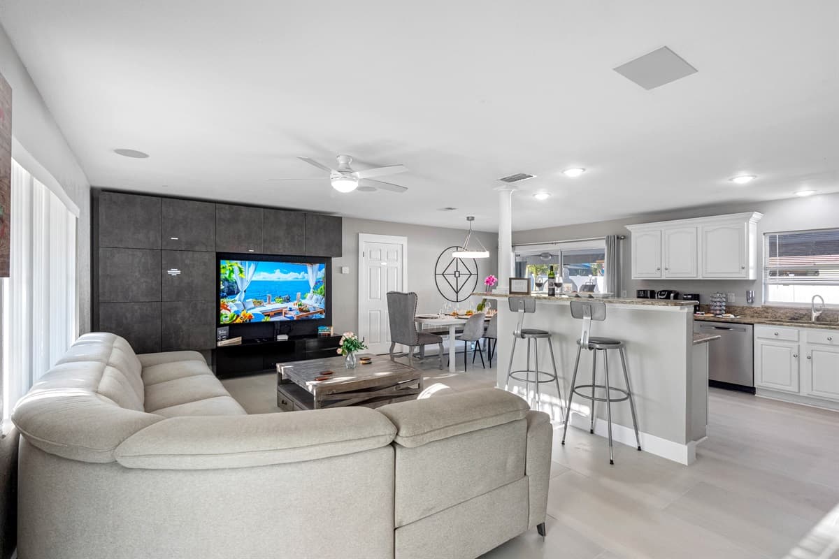Our spacious living room, featuring a plush and contemporary couch, guarantees a fantastic experience for all our guests.