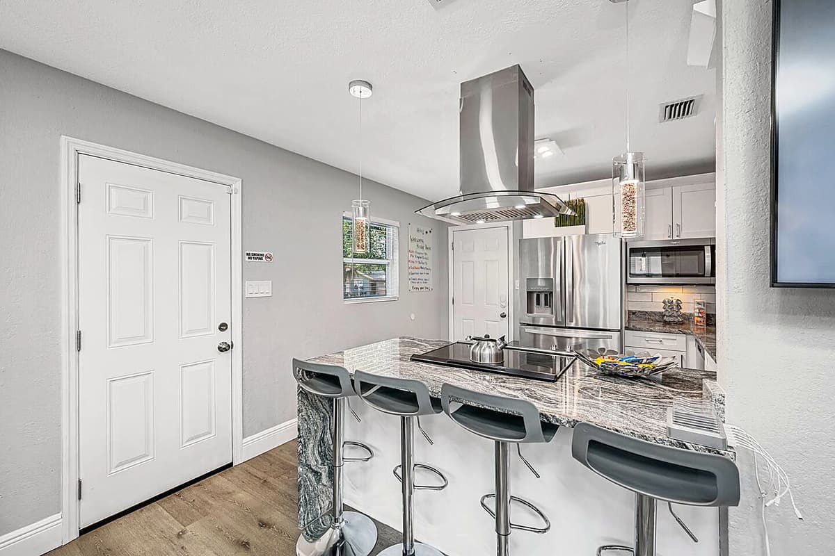 Channel the inner chef in you while on a getaway with family and friends! Create beautiful memories together and enjoy your favorite home cooked meals. If you are interested in this property, send us an inquiry now!