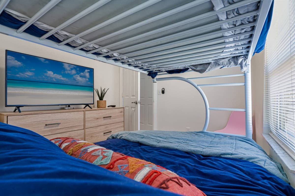 This lovely room has a comfortable single over twin bunkbed, drawers for storage, and its own smart TV! Enjoy your time bonding with loved ones! Inquire now!