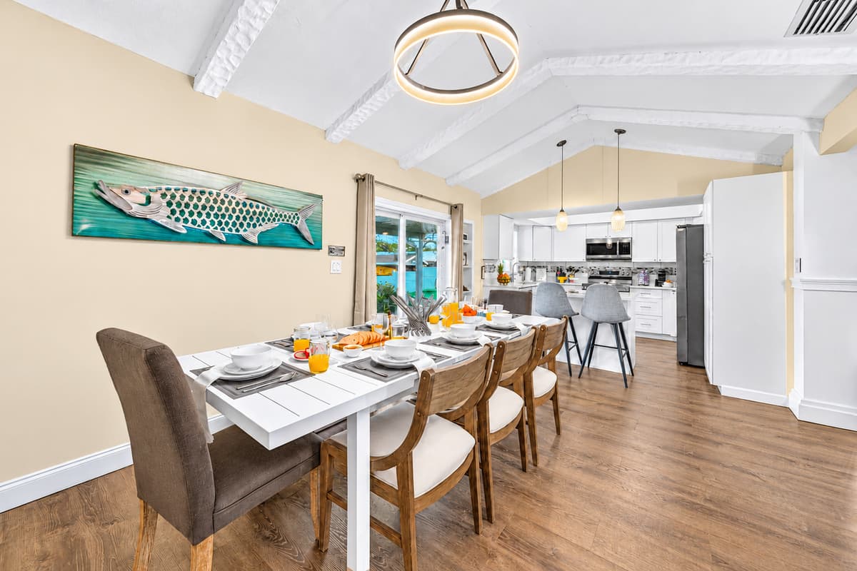 Bright dining area with an open layout connecting seamlessly to the modern kitchen.