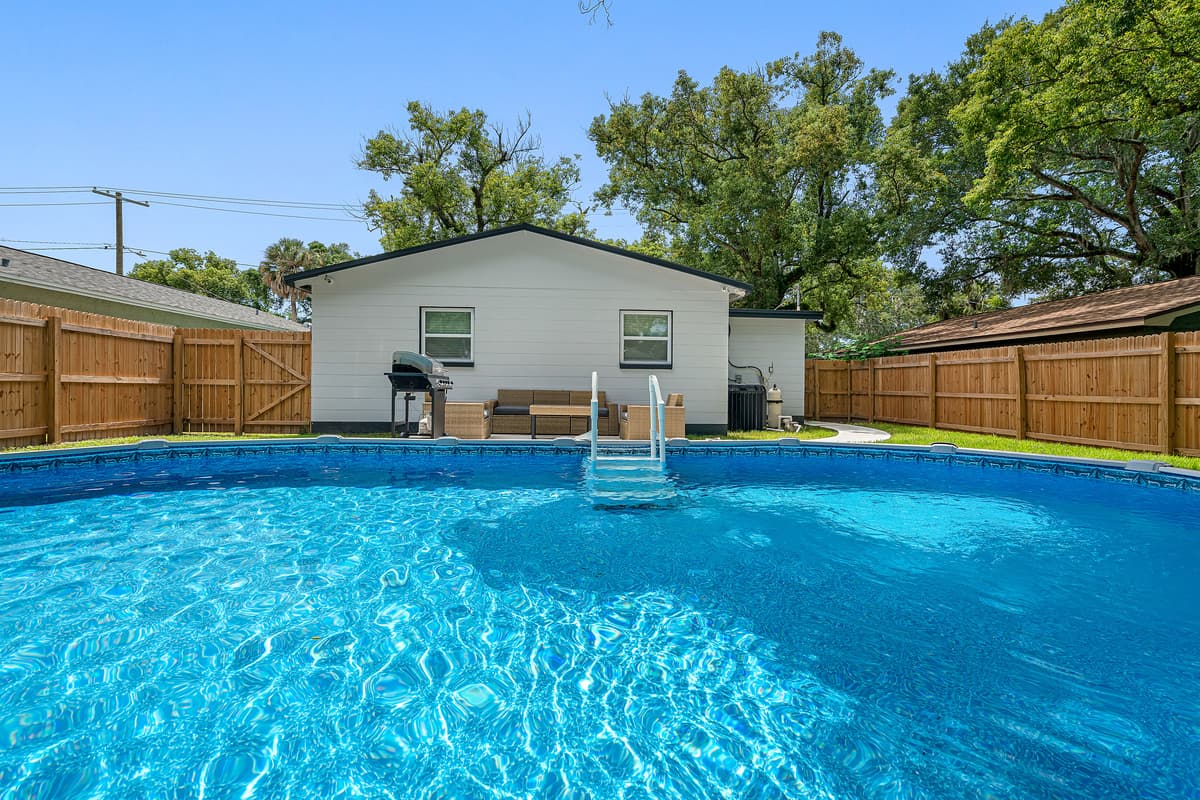 Well maintained heated pool in a beautiful fully fenced backyard. Relax in our heated pool with family and friends. If you are interested in this property, send us an inquiry right now!